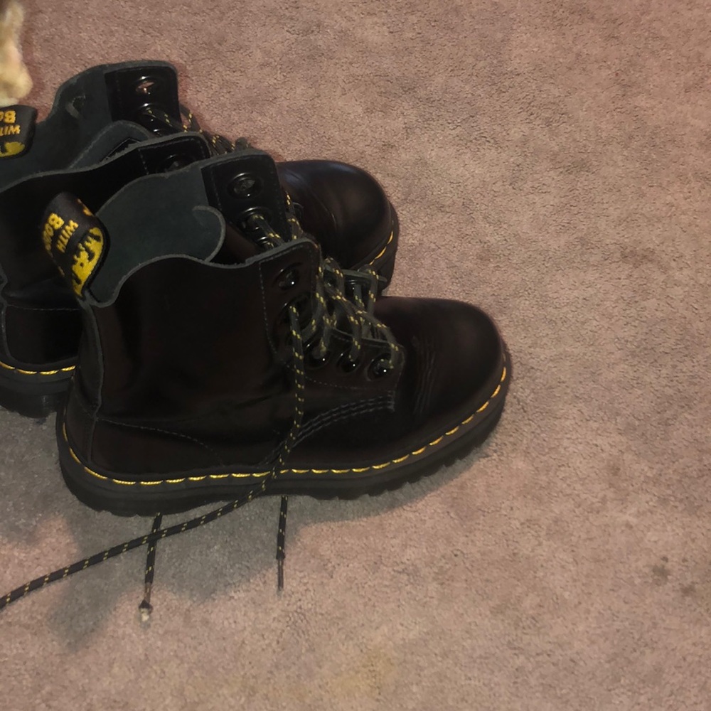 Platform doc martens